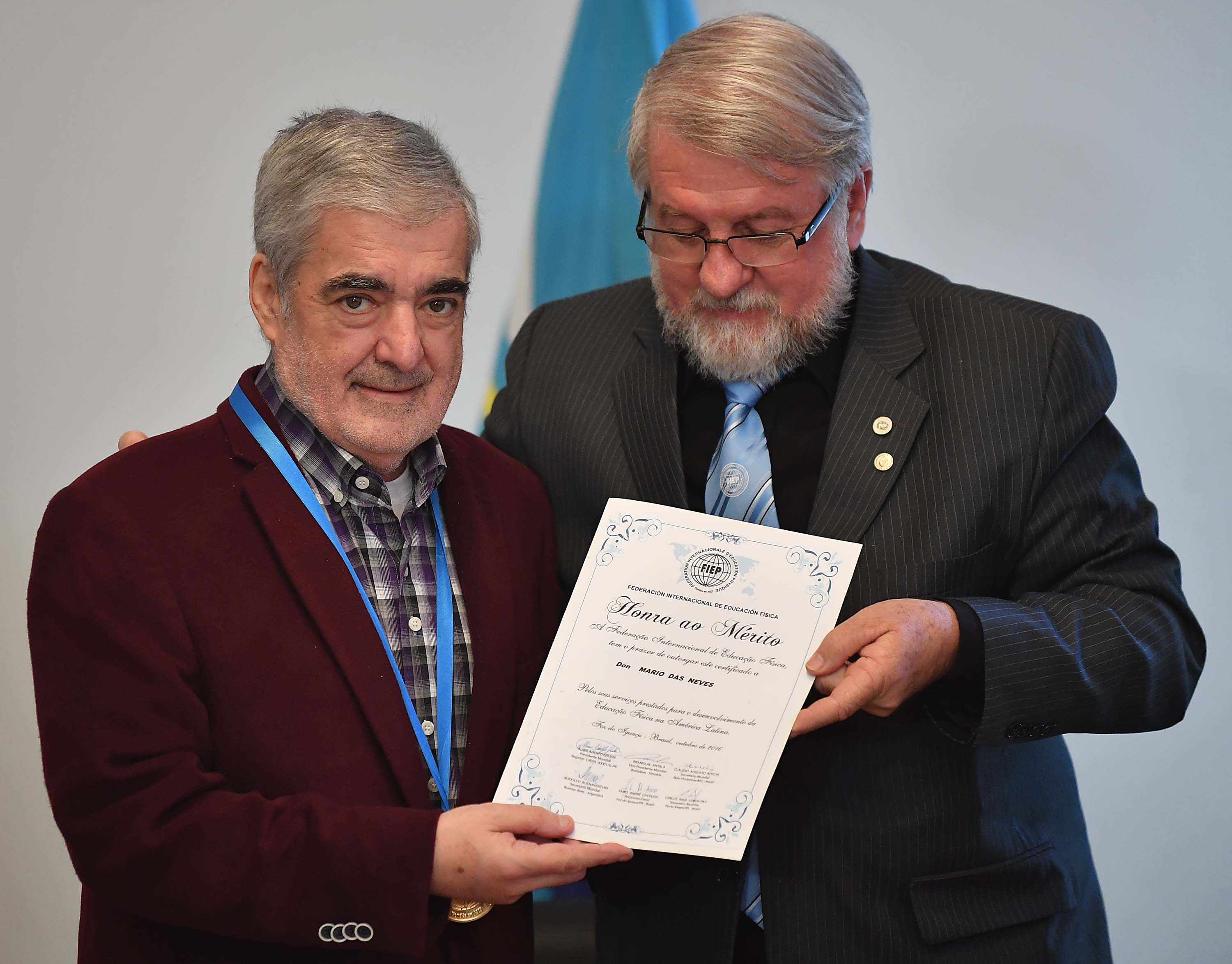 Das Neves fue distinguido por la Federación Internacional de Educación Física por fomentar la actividad y el Deporte.-