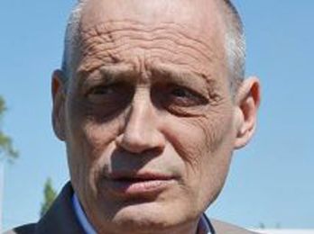 Gustavo Castán asume como  ministro de Educación.