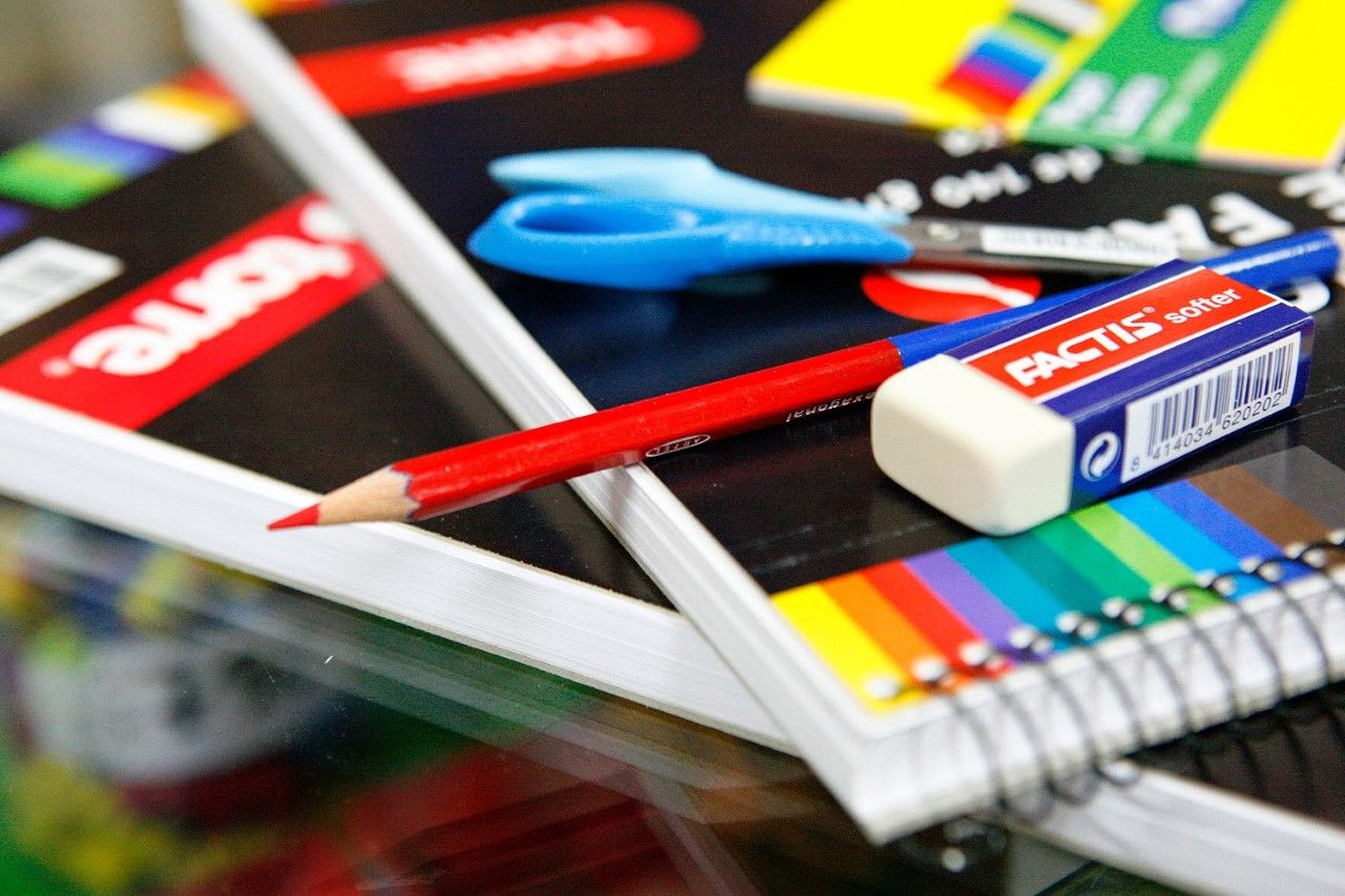 Producción destacó éxito del acuerdo de precios de útiles escolares