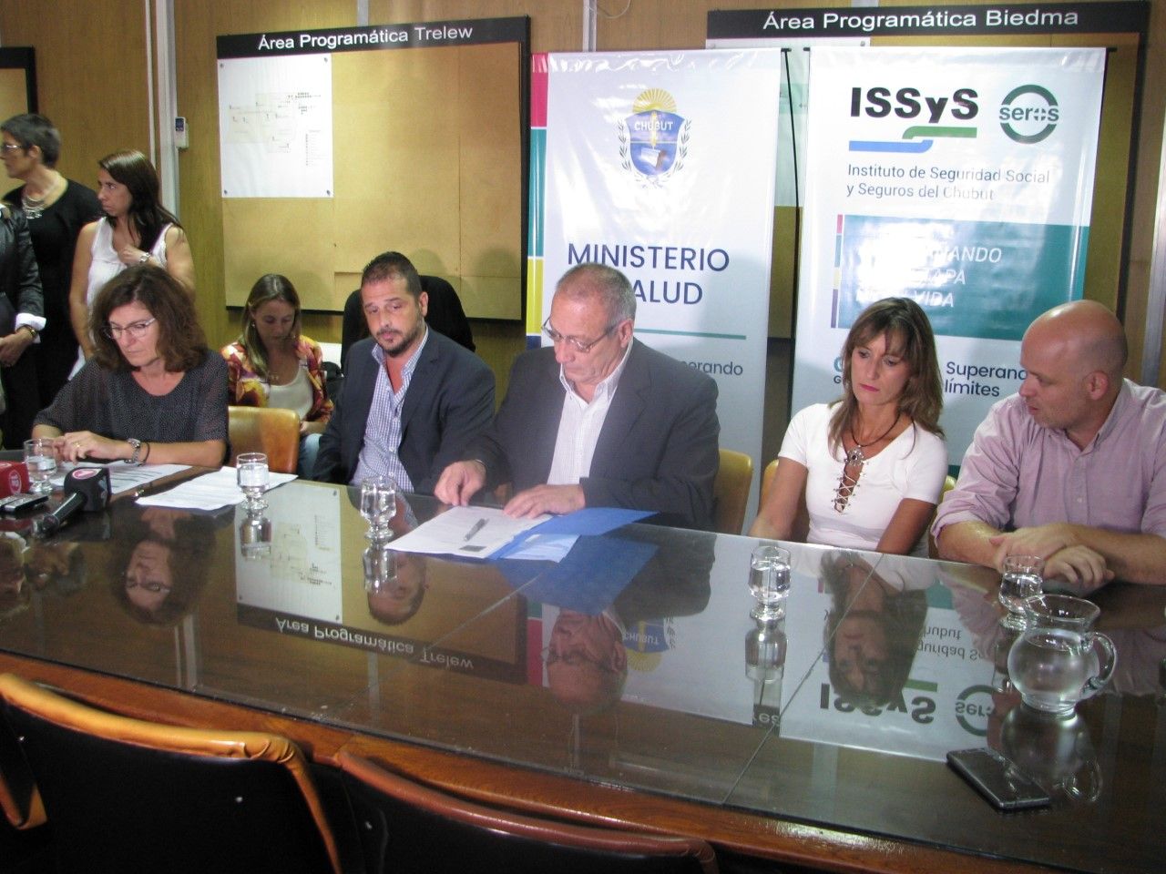 Hernández confirmó que el 3 de abril  comienza a vacunarse contra la Gripe en Chubut