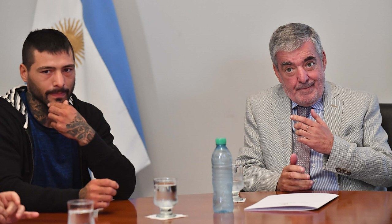 Das Neves recibe a Lucas Matthysse en la Casa de  Gobierno tras su contundente triunfo en Las Vegas.