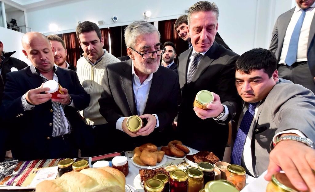 Convenios para fortalecer a pequeños productores de Chubut.