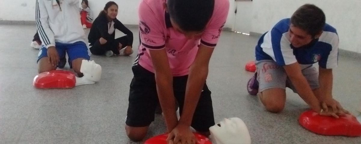 Educación recibió material de trabajo  para el programa de “RCP en las escuelas”.