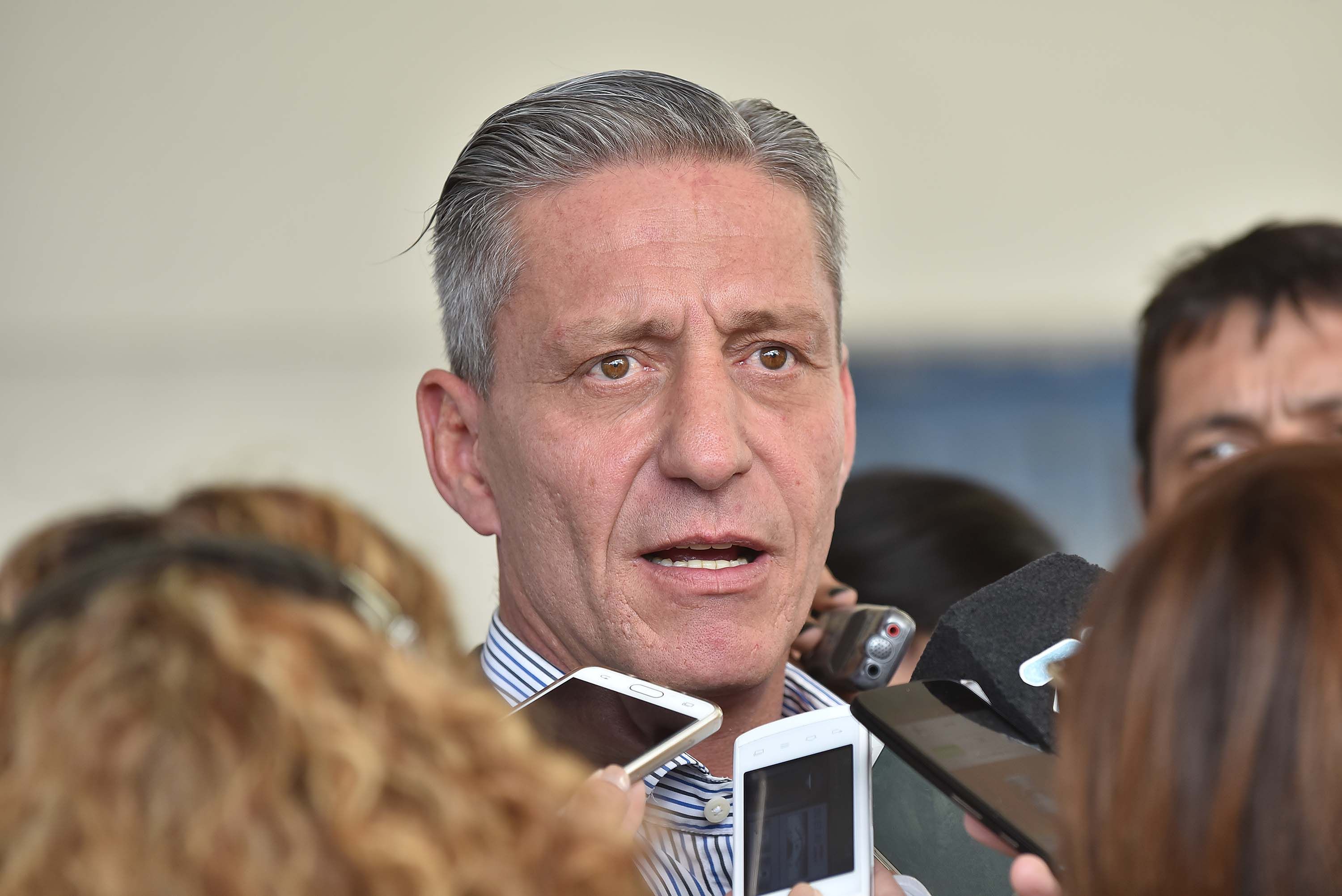 Entrega de vehículos para traslado de pacientes a tres hospitales de Chubut.