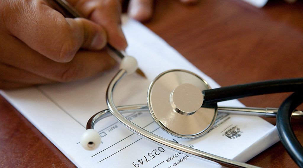 Farmacias levantan la suspensión de prestaciones a SEROS.