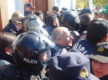 Policía murió de un infarto durante incidentes en una movilización gremial