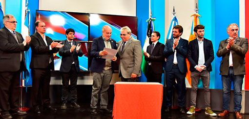 Lombardi firmó un convenio para la retransmisión de los partidos del Mundial