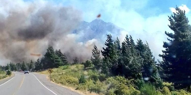 El calor y el viento complican la extinción de los incendios forestales