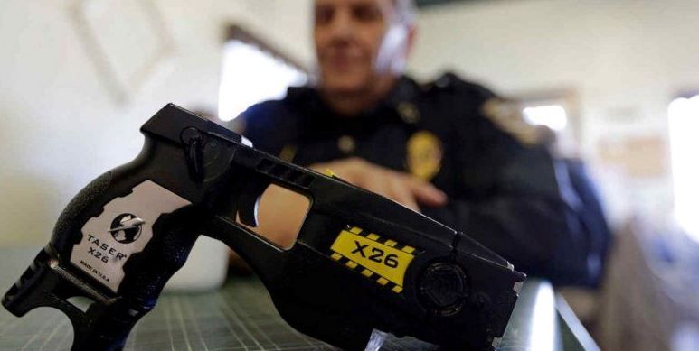 Se avanza en la compra de 25 pistolas Taser para la Policía de la provincia