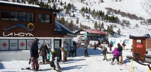 Inicio de temporada en el centro de actividades de Montaña La Hoya