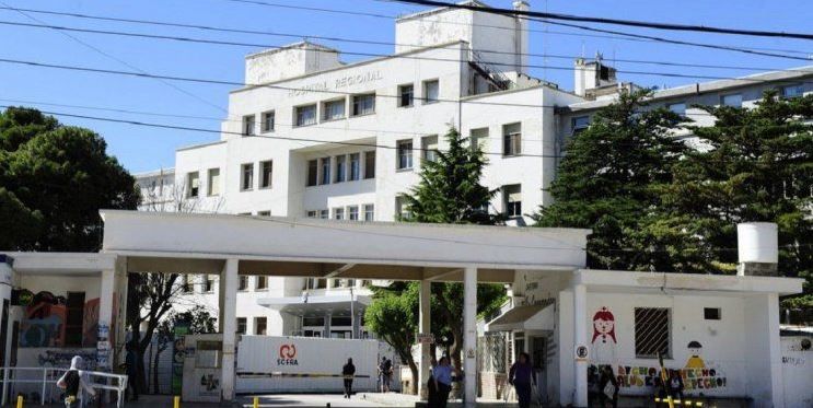 Jefa del Laboratorio del Hospital Regional, puso plata para comprar insumos.