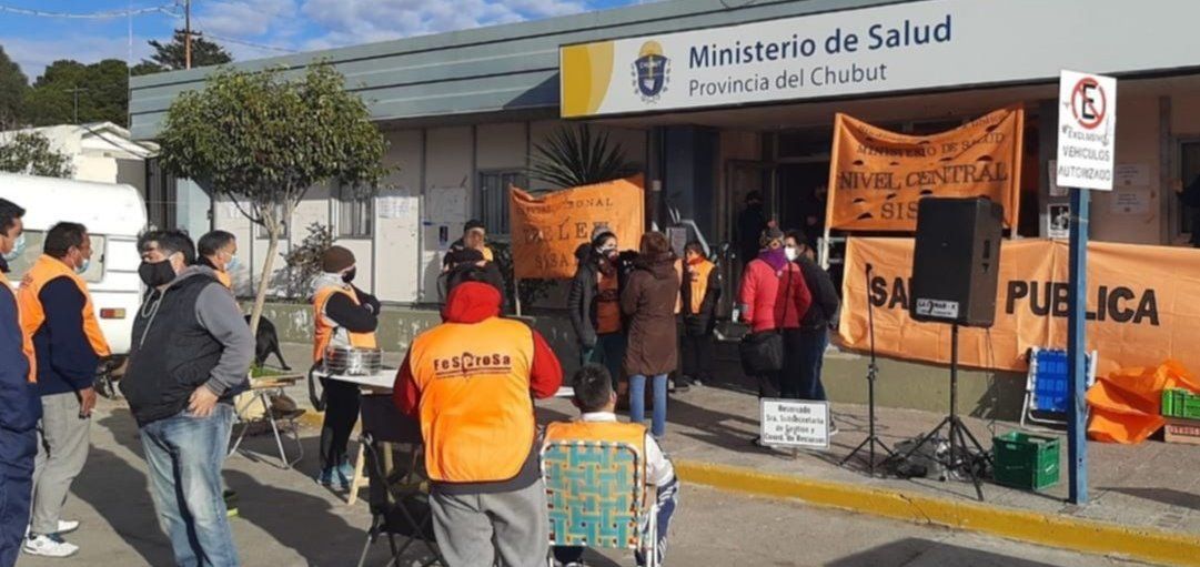 Tras la vigilia, hoy habrá movilización de trabajadores de Salud en Rawson