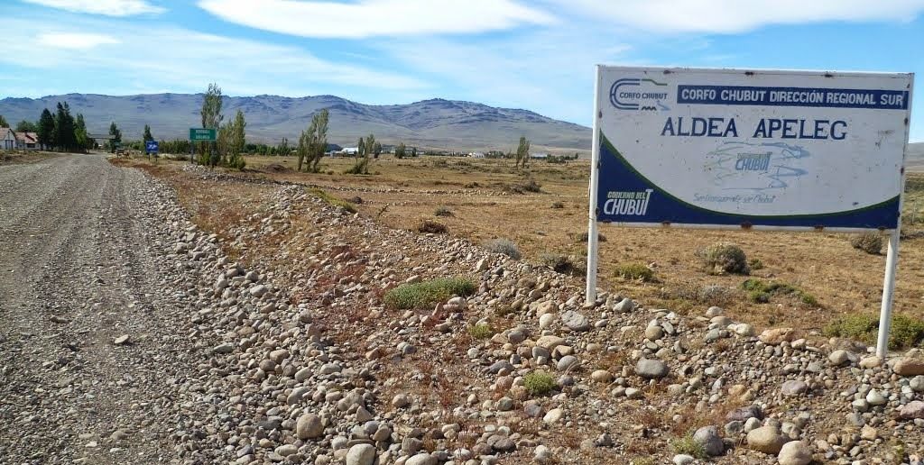 Aldea Apeleg: Firma de convenios y gestiones de obras para la comunidad.