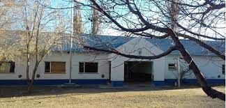 La Escuela de Piedra Parada no cierra y retoma las clases.