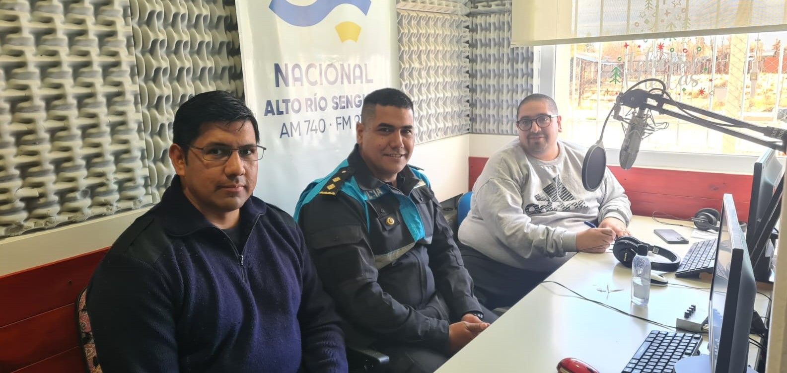 Entrega de movil policial para Alto Rio Senguer